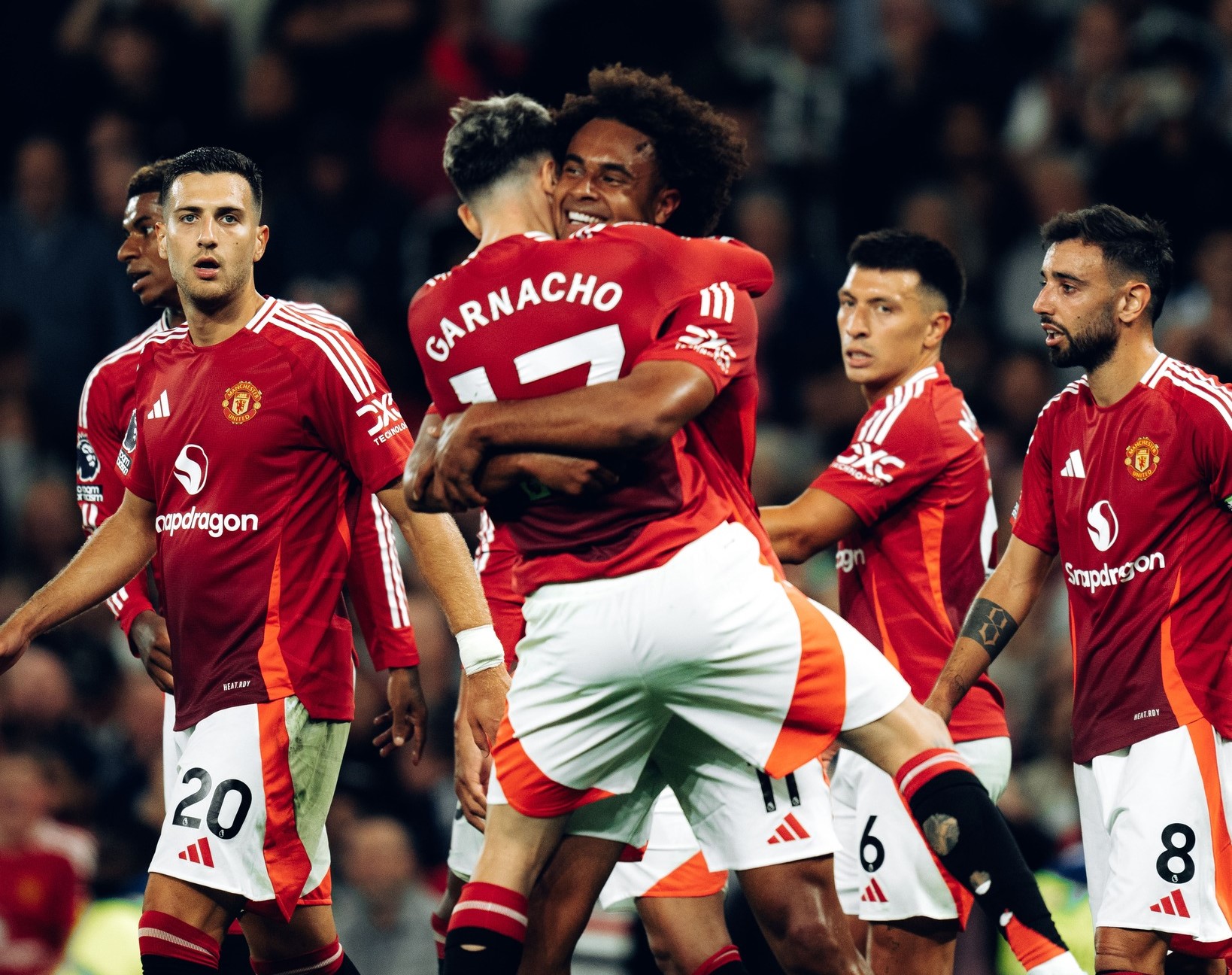 El Manchester United empezó con una sonrisa al ganarle 1-0 a Fulham en Old Trafford, en el debut de la Premier League 2024-2025. 