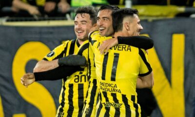 Peñarol golea a The Strongest