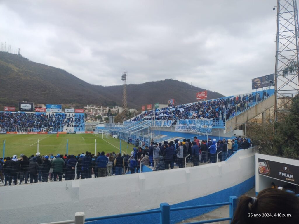 Gimnasia y Tiro vence al Tiburón y se prende por el campeonato