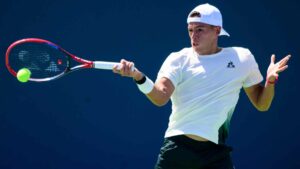 Báez avanzó a cuartos en Cancún y quedó como principal carta argentina en una jornada que definió semifinalistas en cuatro torneos Challenger.