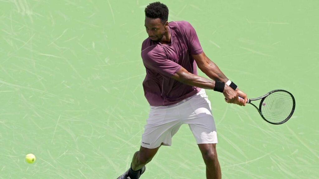 Monfils sorprende a Alcaraz en su estreno de Cincinnati