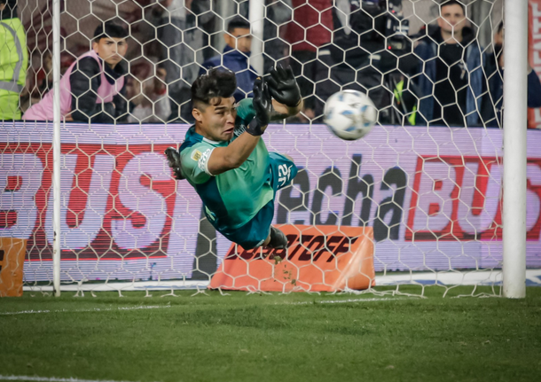 Huracán eliminó a Argentinos Juniors por penales en la Copa Argentina