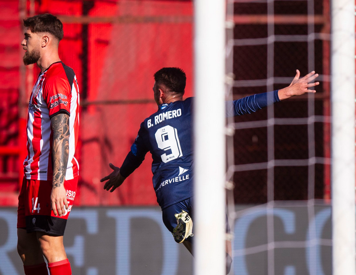 Vélez Sarsfield aplastó a Barracas Central por el Torneo de la Liga