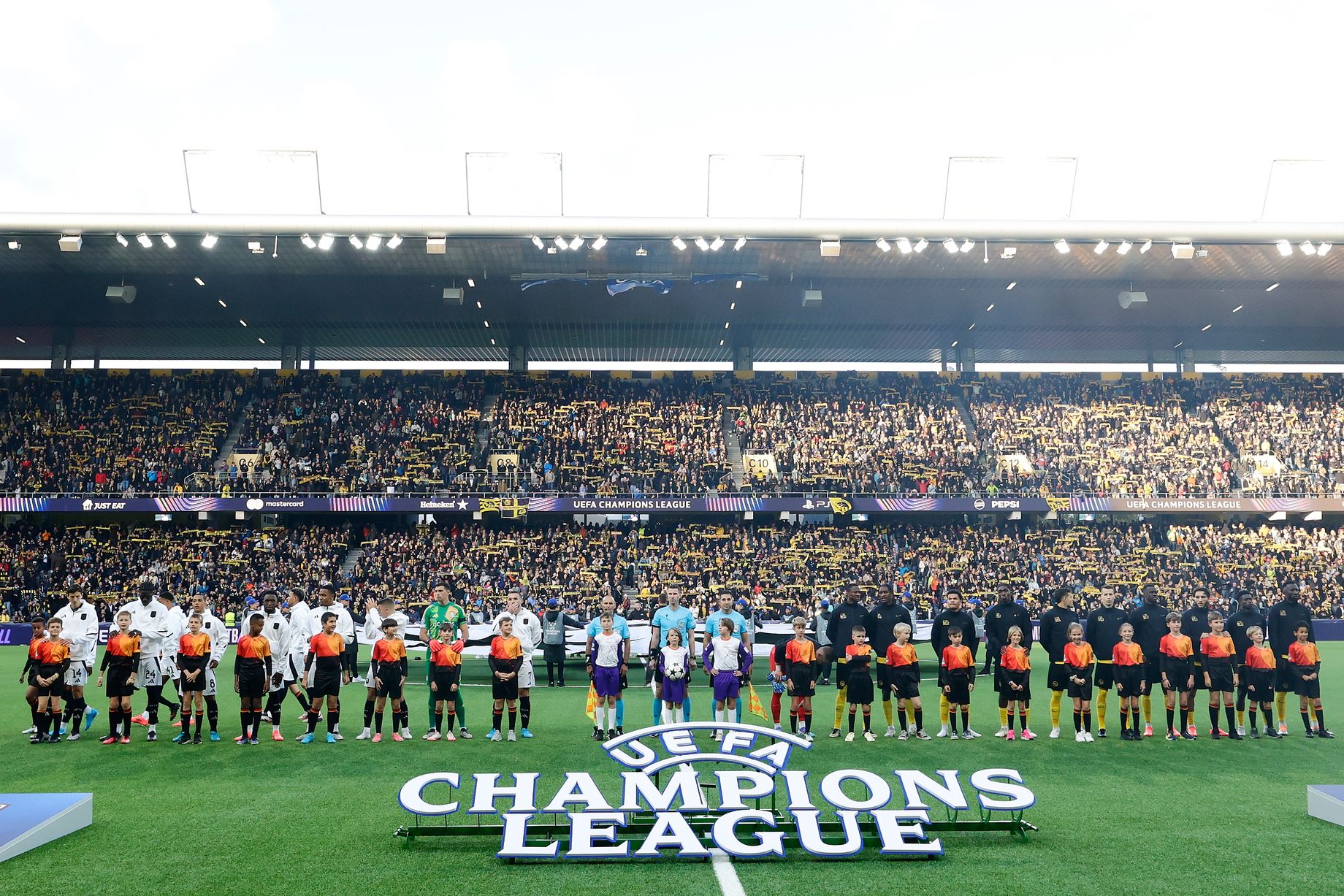 Aston Villa arrasa con Young Boys