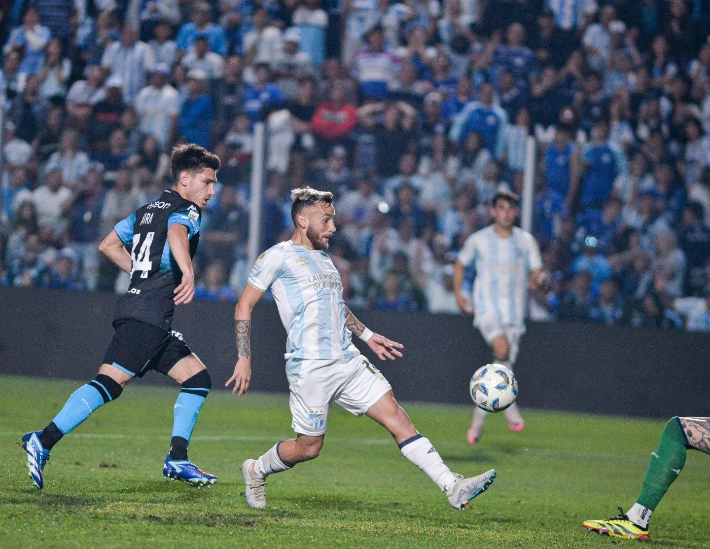 Atlético Tucumán busca consolidarse en la cima ante River Plate