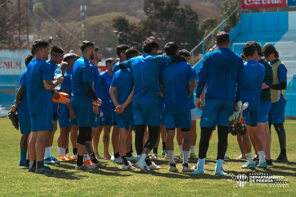 Hoy, a las 16:00 horas, el estadio 23 de Agosto se vestirá de gala para recibir uno de los encuentros más esperados del fútbol nacional: el clásico del Norte