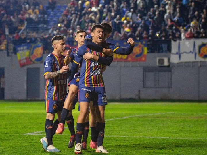 Colegiales Domina a Los Andes y Se Reencuentra con la Cima del Torneo Clausura