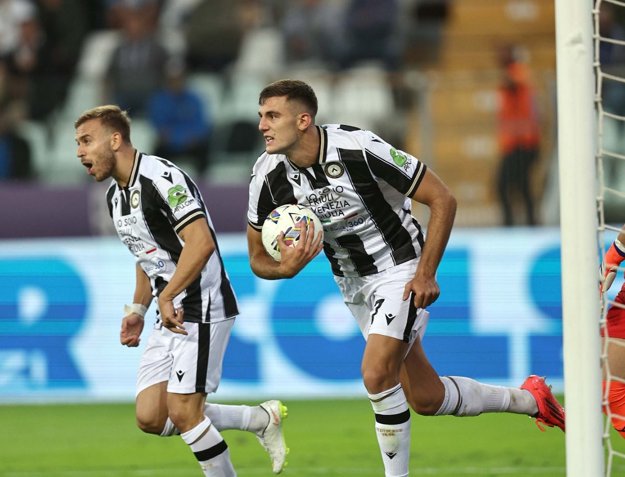 Udinese Se Recompone con un Doblete de Thauvin y Remonta a Parma en el Ennio Tardini