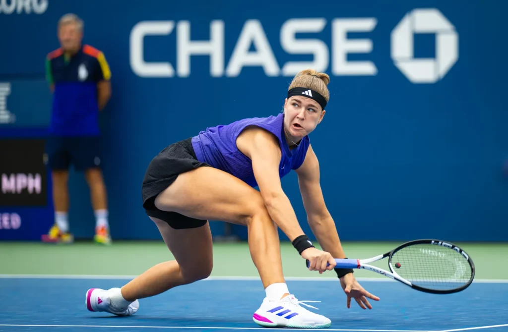Karolina Muchova, conocida por su origen futbolístico, demostró una vez más que el tenis es su verdadera pasión.