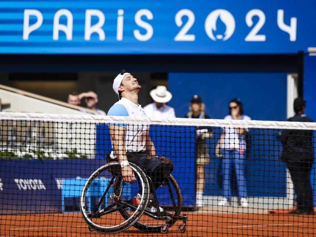 En un sábado marcado por la historia, la pista Philippe Chatrier de Roland Garros se convirtió en el escenario de una nueva hazaña de Gustavo Fernández. 