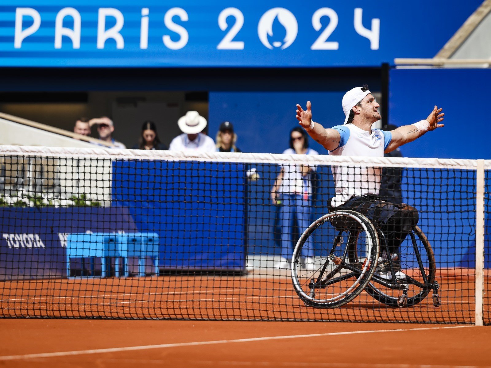 En un sábado marcado por la historia, la pista Philippe Chatrier de Roland Garros se convirtió en el escenario de una nueva hazaña de Gustavo Fernández.