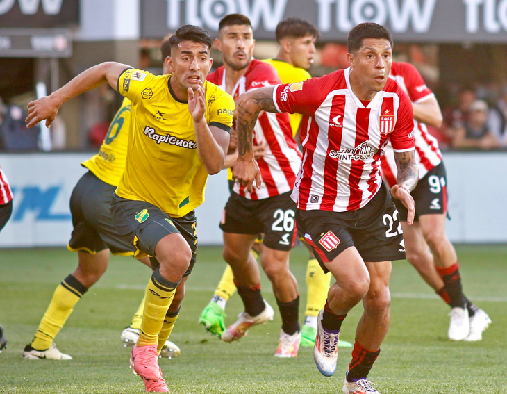 Estudiantes vuelve al triunfo con una ajustada victoria 1-0 sobre Defensa y Justicia