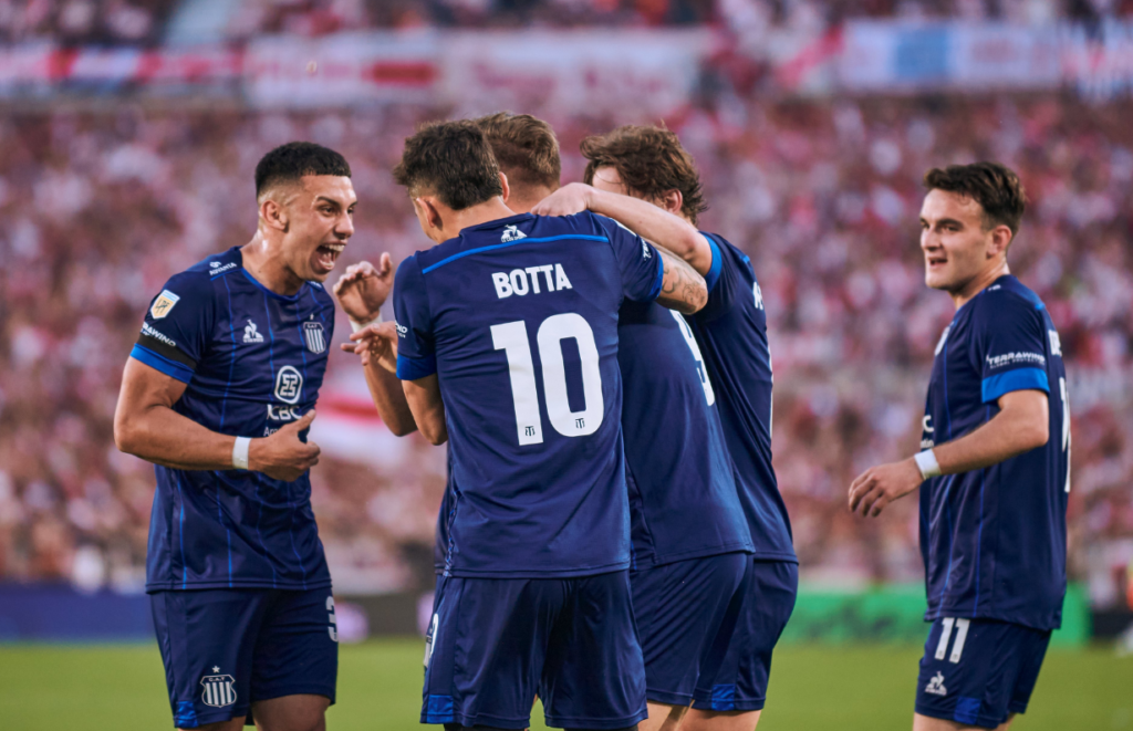 River cayó ante Talleres 1-0 en el Monumental y se aleja de la cima