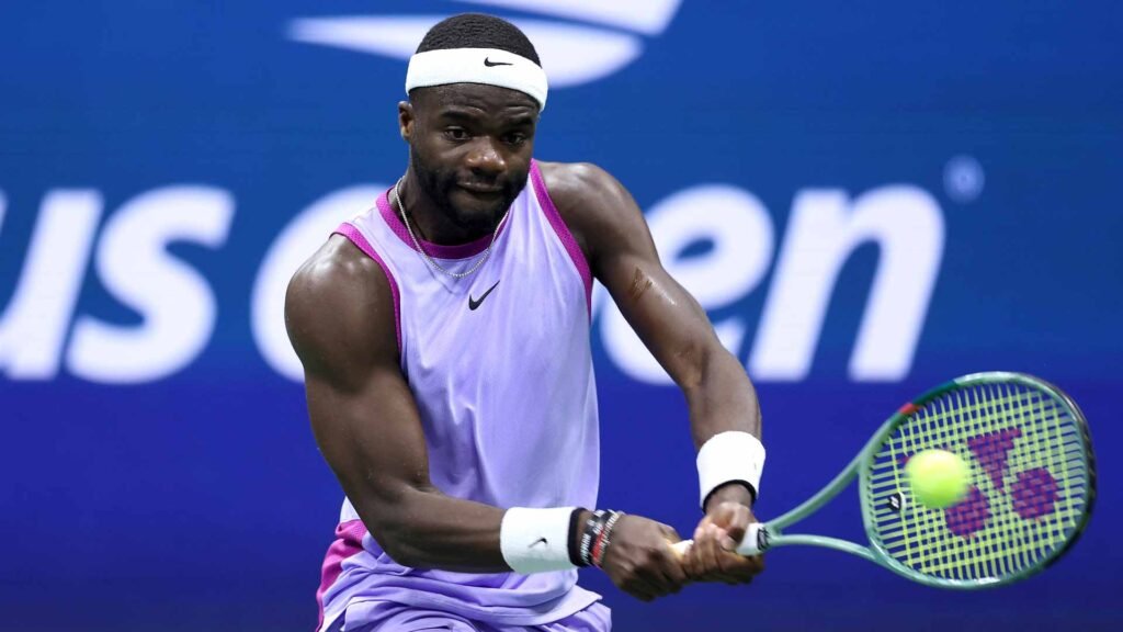 Tiafoe avanza a semifinales del US Open tras la retirada de Dimitrov y se prepara para un duelo local contra Fritz