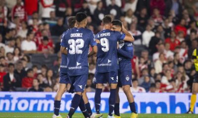 Vélez Sarsfield y River Plate empatan 1-1 en un intenso duelo en el Monumental