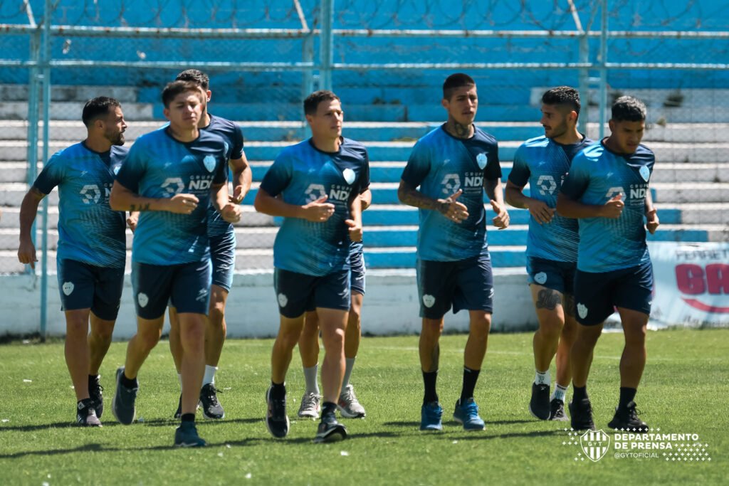 Gimnasia y Tiro, con los pies en la tierra, pero el ascenso en la mira