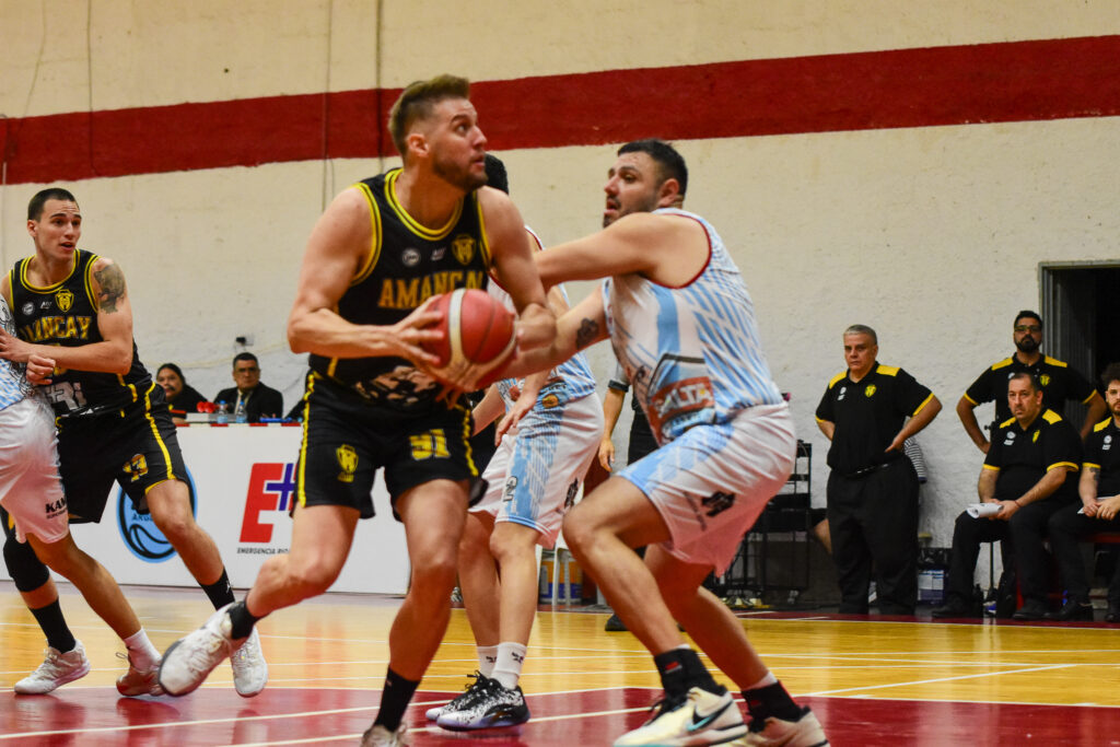 Noche para el Olvido: Salta Basket Sufre Derrota Contundente en La Rioja