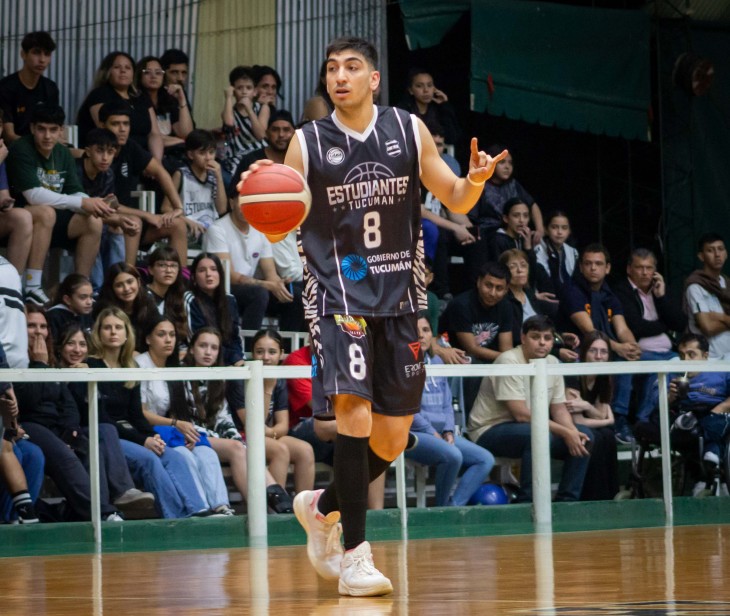 Comunicaciones arranca con una contundente victoria ante Estudiantes