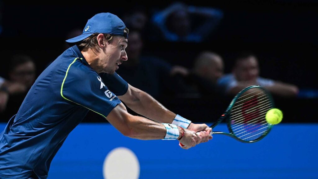 De Miñaur avanza a semifinales en Viena y mantiene vivas sus esperanzas de clasificar a las Nitto ATP Finals