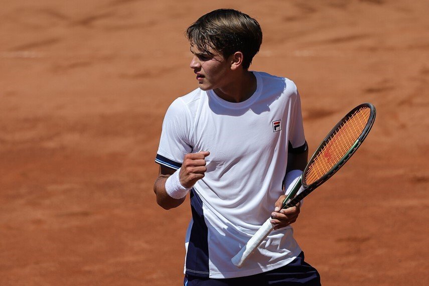 Tres argentinos avanzan a cuartos de final en el J200 Santa Cruz - ITF Patujú Junior Open 2024