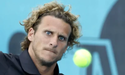 Diego Forlán, la leyenda del fútbol uruguayo y del Manchester United, vuelve a vivir una pasión de juventud en el Uruguay Open, esta vez empuñando una raqueta en lugar de los botines de fútbol.