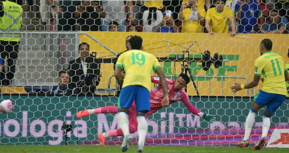 Perú sufre una dura derrota ante Brasil y complica sus aspiraciones mundialistas