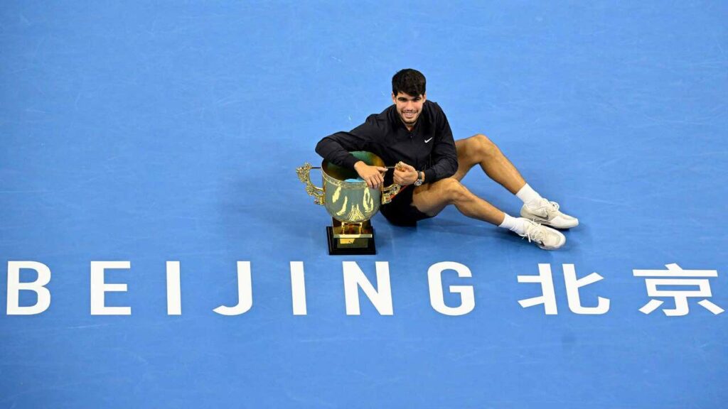Alcaraz vence a Sinner en un duelo épico y se corona en Pekín