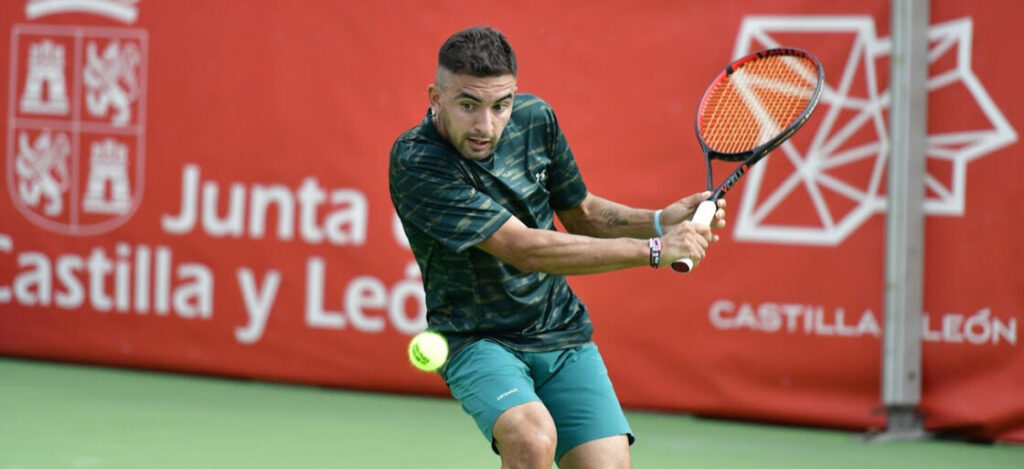 Julio César Porras alcanza la final del ITF M15 Castellón tras derrotar al suizo Kilian Feldbausch