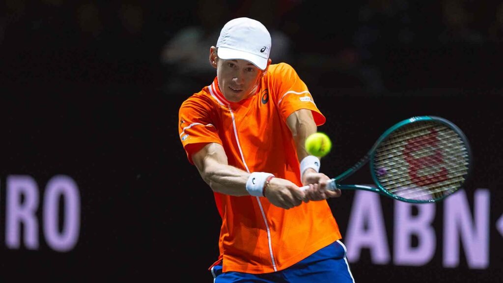 De Miñaur sigue soñando con las Nitto ATP Finals tras remontada en Viena