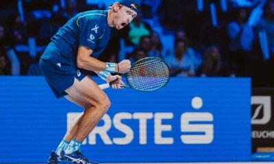 De Miñaur sigue soñando con las Nitto ATP Finals tras remontada en Viena