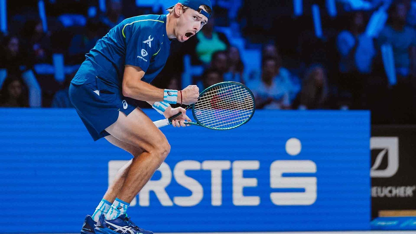 De Miñaur sigue soñando con las Nitto ATP Finals tras remontada en Viena