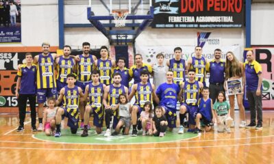 La jornada de la Liga Argentina de Básquetbol del jueves 21 de noviembre dejó importantes victorias y resultados emocionantes que siguen definiendo a los equipos favoritos en sus respectivas conferencias. Desde el dominio de Lanús en la Conferencia Sur hasta el agónico triunfo de La Unión ante Rocamora, pasando por una sólida victoria de Deportivo Norte y una remontada clave de Racing de Chivilcoy, los partidos tuvieron todos los ingredientes para seguir dejando huella en la competición.