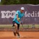 El M15 de Azul se prepara para una final que promete emociones y alto nivel de tenis, con dos representantes argentinos disputando el título en el Club de Remo. Alex Barrena (623°) y Lorenzo Joaquín Rodríguez (614°) lograron imponerse en sus respectivas semifinales, asegurando un campeón argentino en este torneo del circuito ITF.