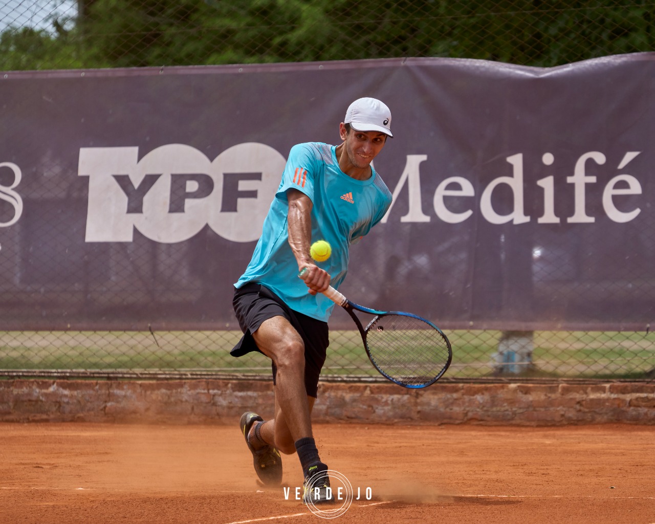 El M15 de Azul se prepara para una final que promete emociones y alto nivel de tenis, con dos representantes argentinos disputando el título en el Club de Remo. Alex Barrena (623°) y Lorenzo Joaquín Rodríguez (614°) lograron imponerse en sus respectivas semifinales, asegurando un campeón argentino en este torneo del circuito ITF.