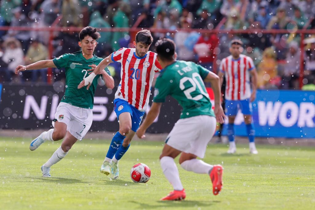 Paraguay rescató un empate sobre el final en su visita a Bolivia y mantiene el invicto del ciclo de Gustavo Alfaro