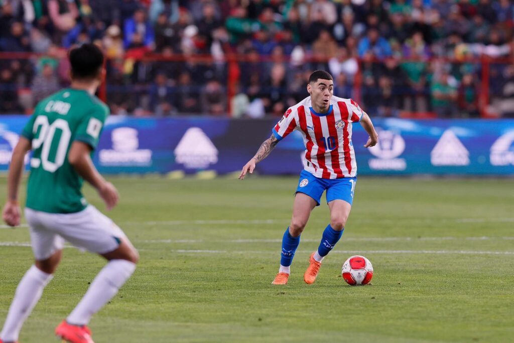 Paraguay rescató un empate sobre el final en su visita a Bolivia y mantiene el invicto del ciclo de Gustavo Alfaro
