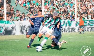 Villa Mitre dio un gran paso hacia la Primera Nacional al vencer 1-0 a Sarmiento de La Banda en la ida de la final de la Reválida del Torneo Federal A, pero el partido estuvo marcado por una polémica decisión arbitral que privó al equipo local de un gol legítimo.