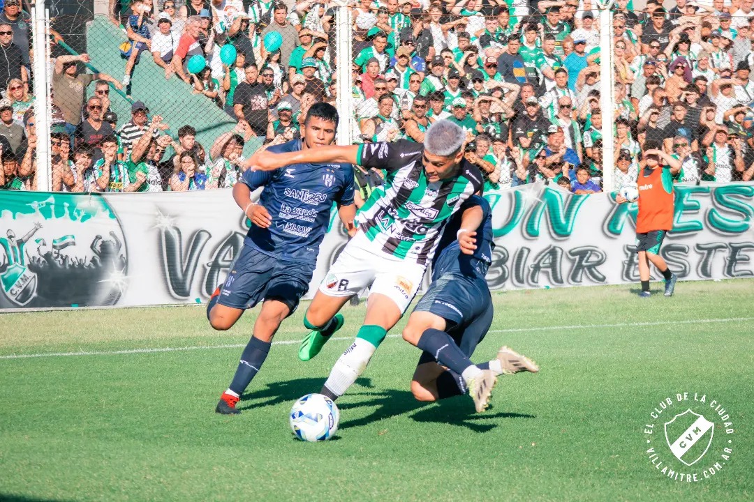 Villa Mitre dio un gran paso hacia la Primera Nacional al vencer 1-0 a Sarmiento de La Banda en la ida de la final de la Reválida del Torneo Federal A, pero el partido estuvo marcado por una polémica decisión arbitral que privó al equipo local de un gol legítimo.