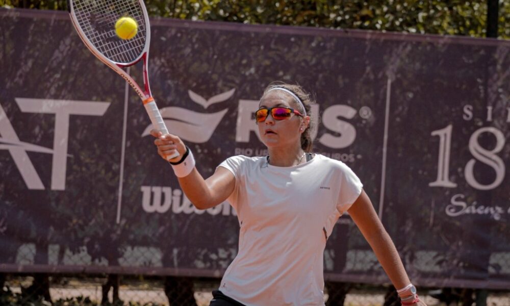 El tenis argentino está de fiesta en el W15 de Córdoba, donde tres de sus representantes han alcanzado las semifinales del torneo, asegurando así una finalista nacional. Luisana Giovannini, Berta Bonardi y Justina Gonzales Daniele han brillado en sus respectivas llaves, destacándose por su solidez y buen juego en la recta final del año.