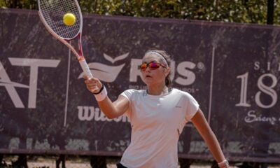 El W15 de Neuquén sigue siendo testigo de una impresionante semana para el tenis femenino argentino, y la jugadora Luisiana Giovannini se ha ganado un lugar en la final tras una destacada actuación. La moldense logró eliminar a la máxima favorita, Julieta Estable, en una semifinal que estuvo cargada de emoción y nivel de juego. El resultado fue 6-4, 6-3 a favor de Giovannini, quien mostró gran solidez para superar a Estable y meterse en la final del torneo.