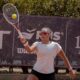 El W15 de Neuquén sigue siendo testigo de una impresionante semana para el tenis femenino argentino, y la jugadora Luisiana Giovannini se ha ganado un lugar en la final tras una destacada actuación. La moldense logró eliminar a la máxima favorita, Julieta Estable, en una semifinal que estuvo cargada de emoción y nivel de juego. El resultado fue 6-4, 6-3 a favor de Giovannini, quien mostró gran solidez para superar a Estable y meterse en la final del torneo.