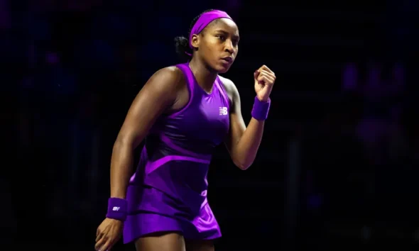Gauff y Zheng se enfrentan en la histórica final del WTA Finals Riyadh 2024 RIYADH, Arabia Saudita — Tras una temporada de ensueño, las jóvenes estrellas Coco Gauff y Zheng Qinwen están listas para el último enfrentamiento del año en el WTA Finals Riyadh, presentado por PIF. Ambas jugadoras, de solo 20 y 22 años respectivamente, han sorprendido con su llegada a la final, en la que buscan consolidar sus posiciones entre las mejores del circuito y cerrar la temporada con broche de oro.