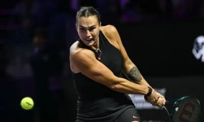 Riyadh, Arabia Saudita – La número uno del mundo, Aryna Sabalenka, se clasificó a las semifinales del WTA Finals en Riyadh tras superar a la italiana Jasmine Paolini (6-3, 7-5) en su segundo partido del Grupo Púrpura.