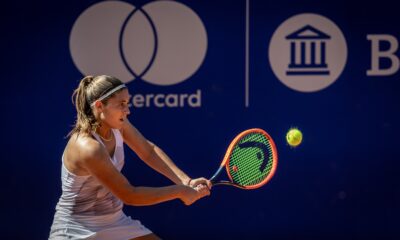 La tenista argentina Julia Riera continúa demostrando su gran nivel en el IEB+ Argentina Open WTA 125 tras vencer a la rusa Ekaterina Makarova por 6-2, 3-6, 6-2 en un exigente encuentro que la catapultó a los cuartos de final.