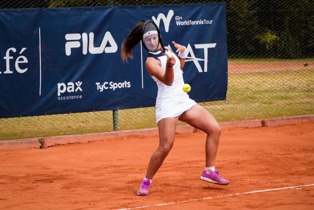 En una jornada cargada de emoción y nivel de tenis, las semifinales del W15 de Neuquén contarán con dos jugadoras argentinas, Julieta Estable y Luisiana Giovannini, quienes se enfrentarán por un lugar en la final del torneo.