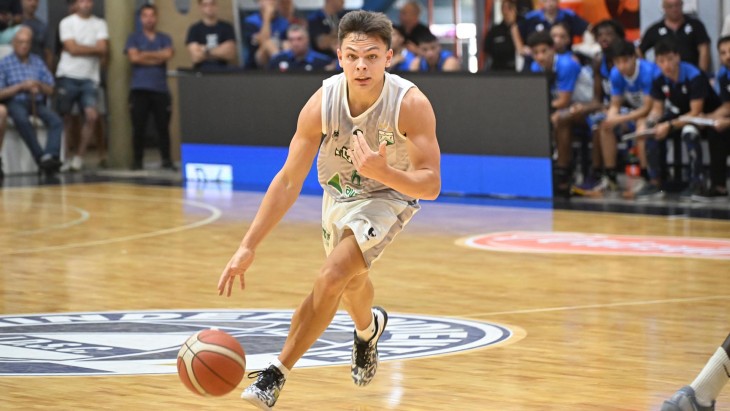 Ferro Carril Oeste cerró su gira con una victoria muy importante por 92-87 ante Independiente en Oliva, en un partido que estuvo marcado por un segundo cuarto impresionante de los de Caballito. A pesar de la reacción del equipo local en la segunda mitad, Ferro supo mantener la ventaja conseguida en ese período decisivo y selló un triunfo crucial.