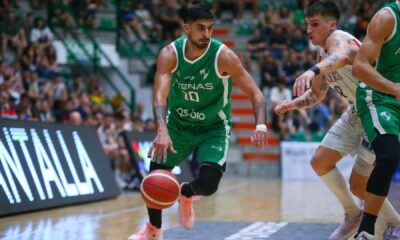 La jornada del jueves 28 de noviembre en la Liga Nacional de Básquetbol nos dejó dos partidos apasionantes, con finales ajustados y definiciones emocionantes. Atenas logró una gran victoria en tiempo extra frente a Quimsa por 77-76, mientras que Oberá Tenis Club se impuso por 83-77 a Platense en un partido que se resolvió en los minutos finales.