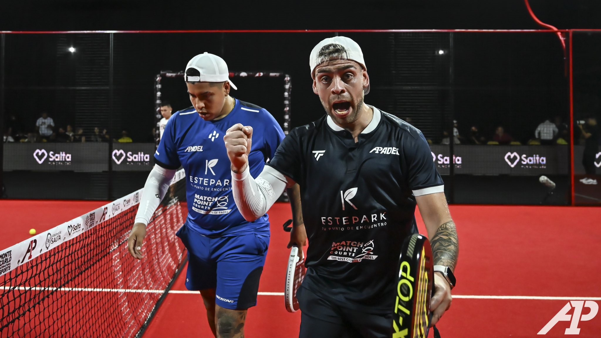 La primera jornada de octavos de final del Macro Salta Master dejó en el Delmi Arena una serie de emocionantes encuentros, reflejando el gran nivel de juego que caracteriza al decimocuarto torneo de la temporada de A1Padel. En este inicio de fase, las parejas más destacadas de la competición ofrecieron un espectáculo de alto calibre.