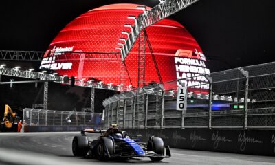 Franco Colapinto protagonizó un impactante incidente en la clasificación del Gran Premio de Las Vegas, al chocar su Williams FW46 contra el muro en su último intento de la Q2. En una pista urbana desafiante, el piloto argentino intentaba asegurar su pase a la Q3, pero su apuesta final terminó con su auto completamente destruido.