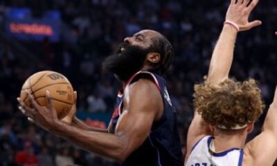 En una intensa jornada de la NBA, los Clippers superaron a los Warriors en un ajustado 102-99, a pesar de que Stephen Curry ganó el enfrentamiento de triples ante un James Harden que debutaba como el segundo máximo triplista de la liga. Jimmy Butler y Giannis Antetokounmpo fueron claves en los triunfos de Miami Heat y Milwaukee Bucks, respectivamente, mientras que los Knicks aplastaron a los Wizards con grandes actuaciones de Jalen Brunson y Karl-Anthony Towns.